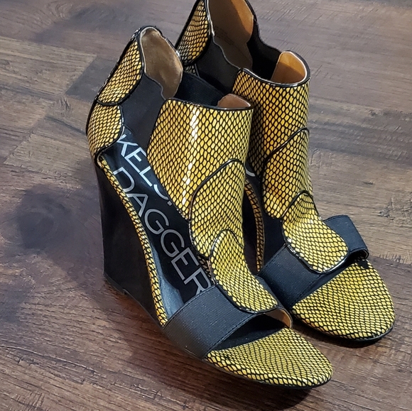 Kelsi Dagger Shoes - Kelsi Dagger slip on shoes size 9.5